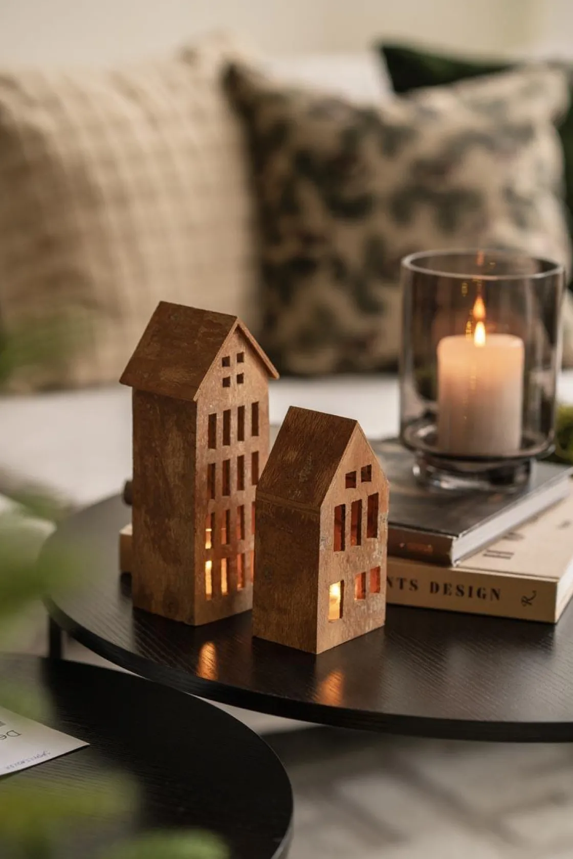 Kremmerhuset Kanelhus Telys H:23cm| Lykter|Julelys Og Lysestaker