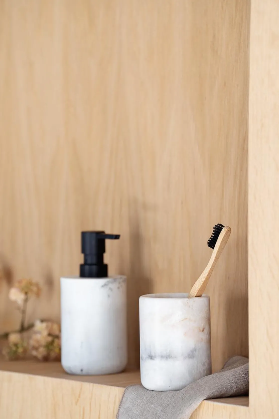 Kremmerhuset Tannbørsteholder marmor beige| Baderomsartikler